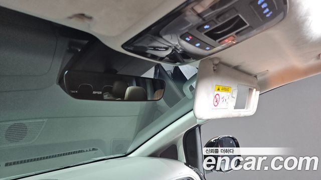 Hyundai Staria 2023 — photo 16