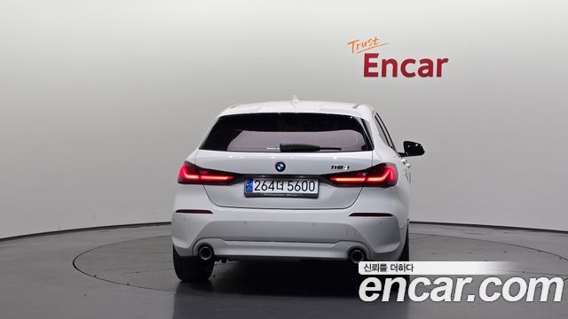 BMW 1-Series 2021 — photo 4