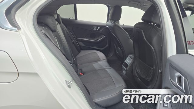 BMW 1-Series 2021 — photo 12