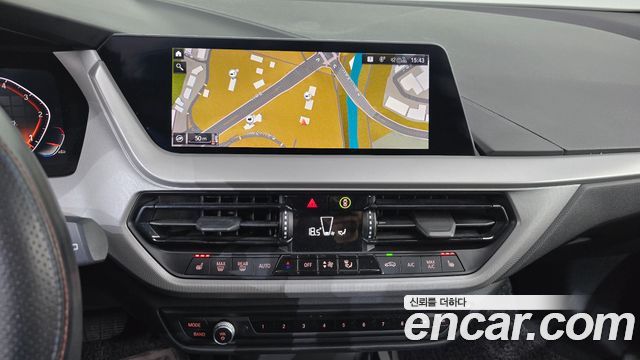 BMW 1-Series 2021 — photo 14