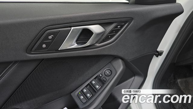 BMW 1-Series 2021 — photo 19