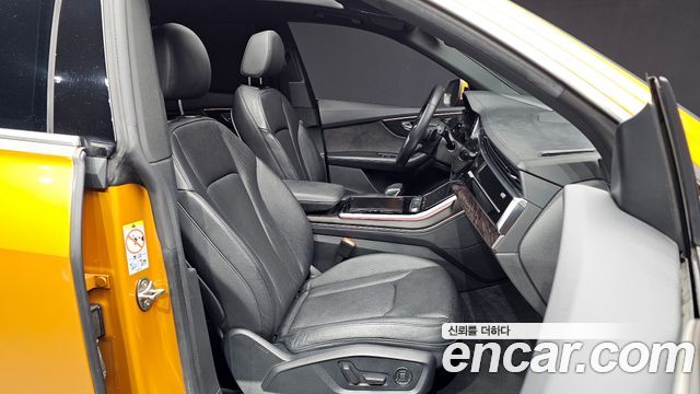 Audi Q8 2021 — photo 10