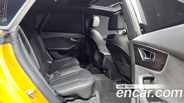 Audi Q8 2021 — photo 11