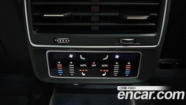 Audi Q8 2021 — photo 19