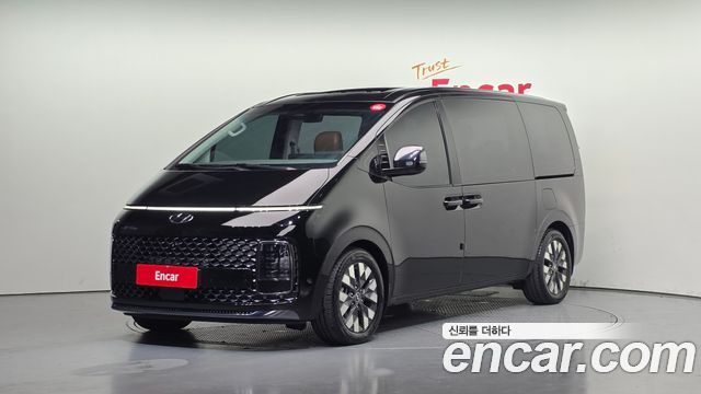 Hyundai Staria 2023 — photo 1