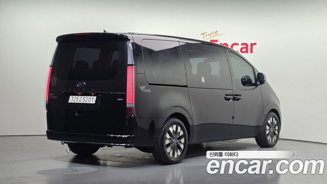 Hyundai Staria 2023 — photo 2