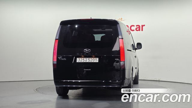 Hyundai Staria 2023 — photo 4