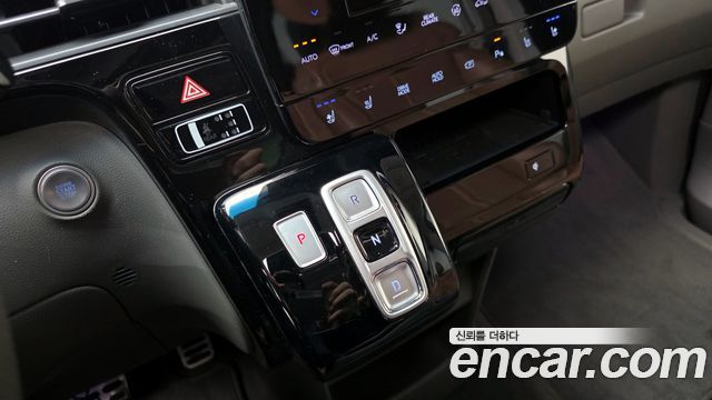 Hyundai Staria 2023 — photo 9