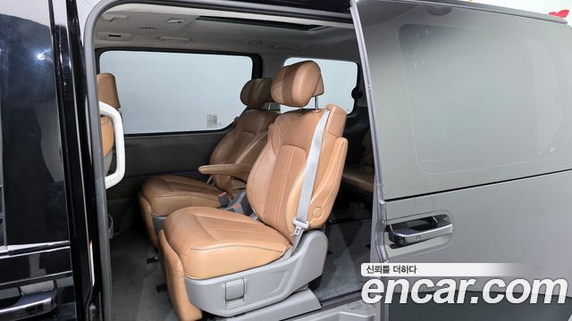 Hyundai Staria 2023 — photo 11