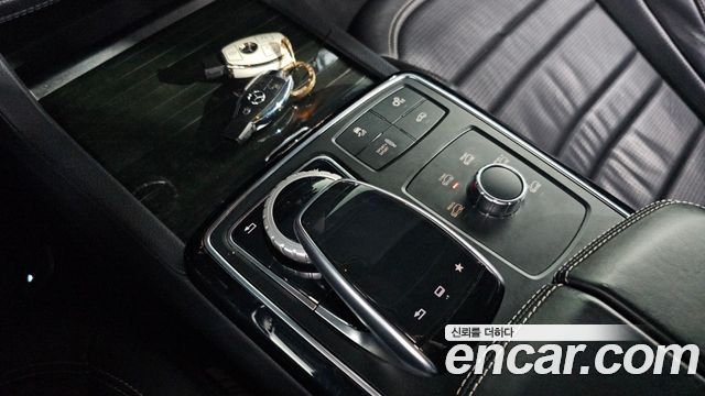 Mercedes-Benz GLE-Class 2016 — photo 17