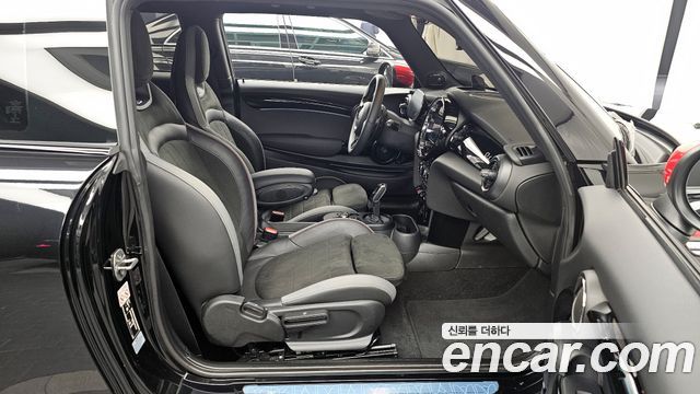 Mini Cooper 2023 — photo 11