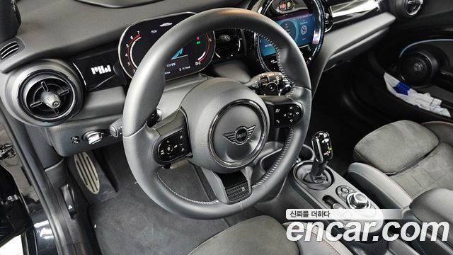Mini Cooper 2023 — photo 13