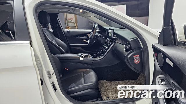 Mercedes-Benz C-Class 2017 — photo 10