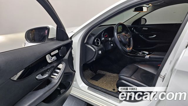 Mercedes-Benz C-Class 2017 — photo 11