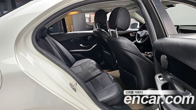 Mercedes-Benz C-Class 2017 — photo 12
