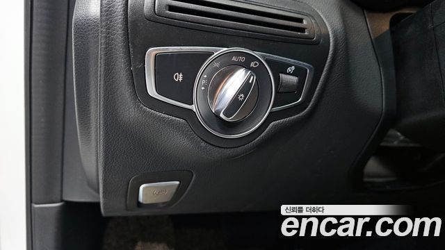 Mercedes-Benz C-Class 2017 — photo 17