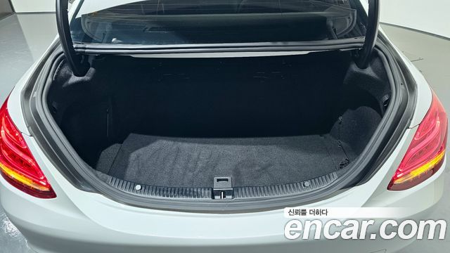 Mercedes-Benz C-Class 2017 — photo 20