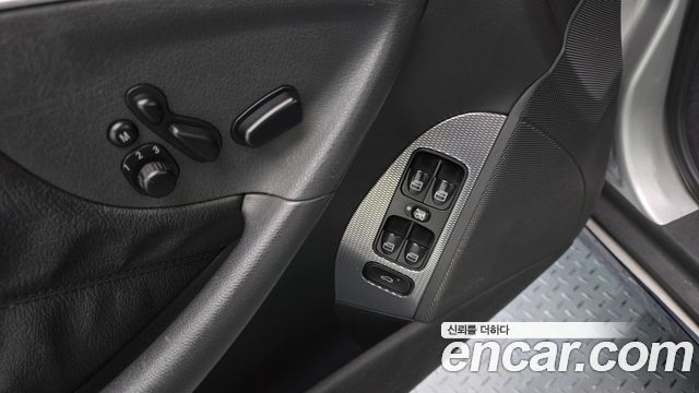 Mercedes-Benz CLK-Class 2005 — photo 14