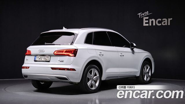 Audi Q5 2020 — photo 2