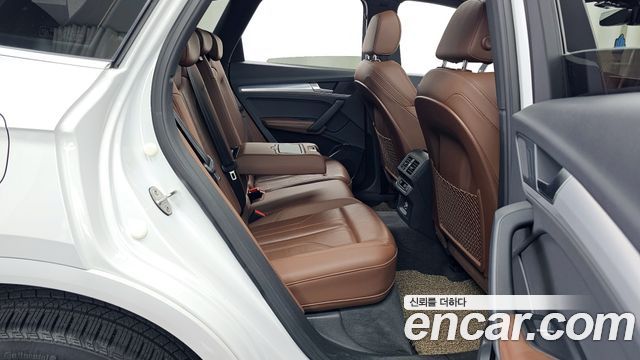 Audi Q5 2020 — photo 12