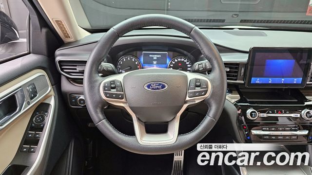 Ford Explorer 2022 — photo 13