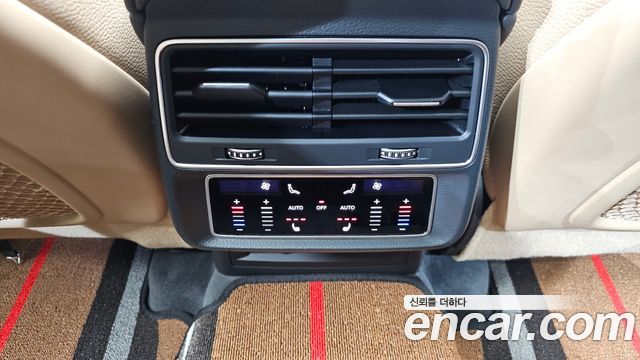 Audi Q8 2021 — photo 18