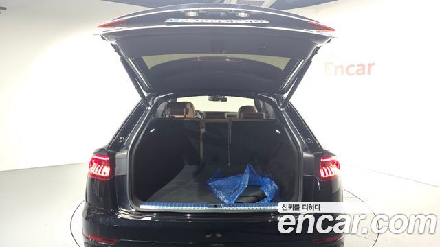 Audi Q8 2021 — photo 20