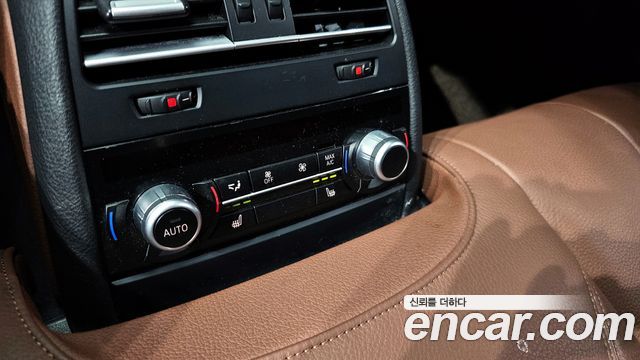 BMW 6-Series 2018 — photo 17