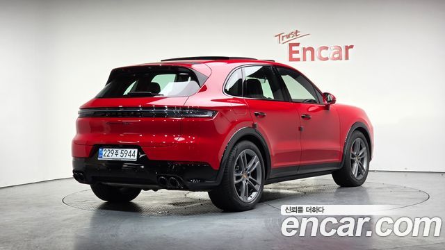 Porsche Cayenne 2025 — photo 2