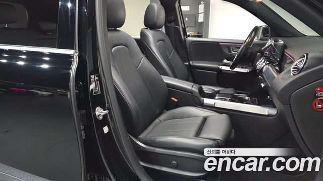 Mercedes-Benz GLB-Class 2021 — photo 10