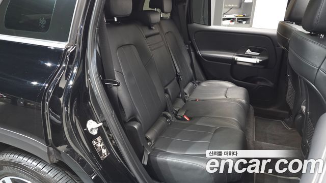 Mercedes-Benz GLB-Class 2021 — photo 11