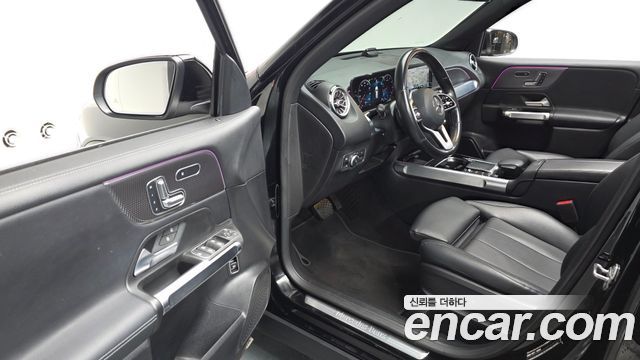 Mercedes-Benz GLB-Class 2021 — photo 12