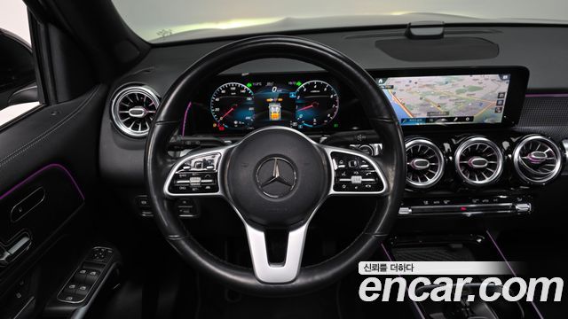 Mercedes-Benz GLB-Class 2021 — photo 13