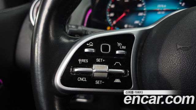 Mercedes-Benz GLB-Class 2021 — photo 14