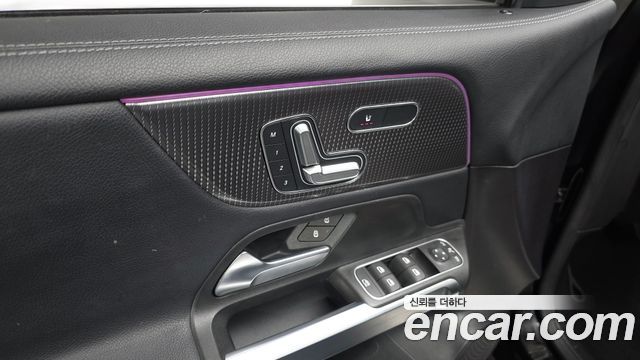 Mercedes-Benz GLB-Class 2021 — photo 15