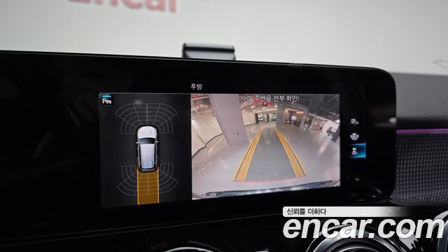 Mercedes-Benz GLB-Class 2021 — photo 17