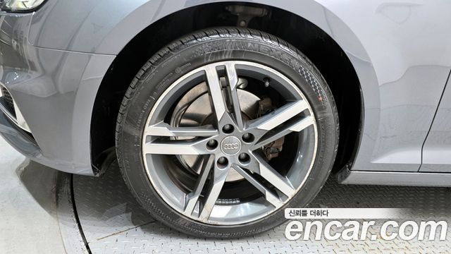 Audi A4 2019 — photo 5
