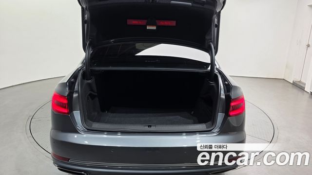 Audi A4 2019 — photo 20