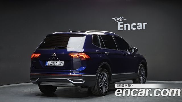 Volkswagen Tiguan 2023 — photo 2