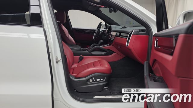 Porsche Cayenne 2021 — photo 11