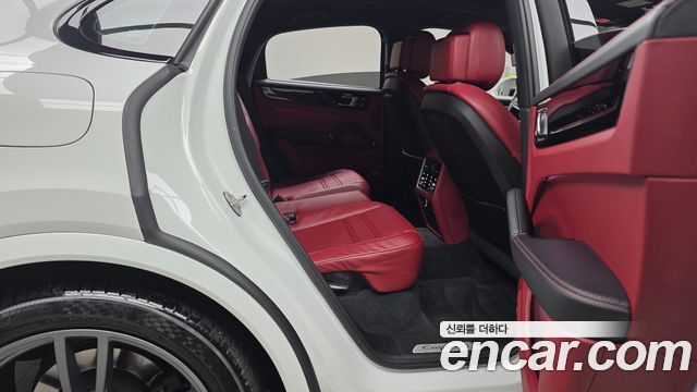 Porsche Cayenne 2021 — photo 12