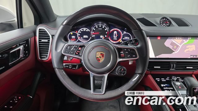 Porsche Cayenne 2021 — photo 13