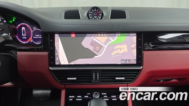 Porsche Cayenne 2021 — photo 14