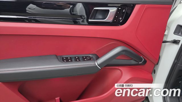 Porsche Cayenne 2021 — photo 17