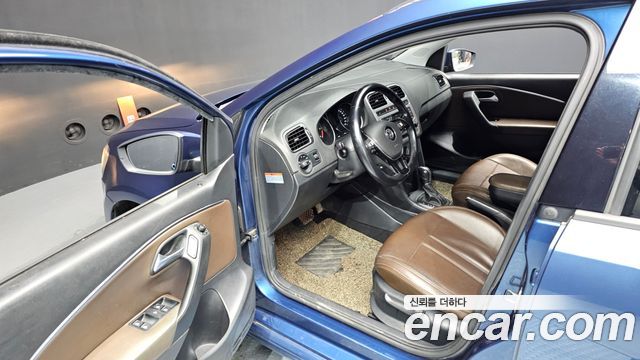 Volkswagen Polo 2015 — photo 10