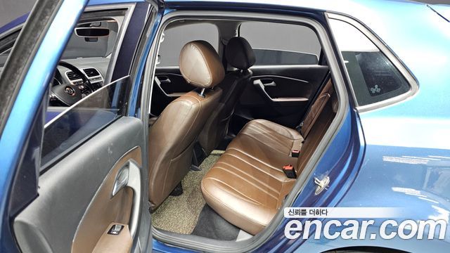 Volkswagen Polo 2015 — photo 11
