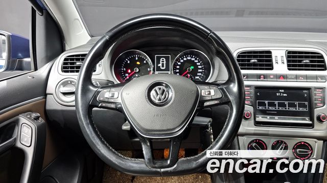 Volkswagen Polo 2015 — photo 13