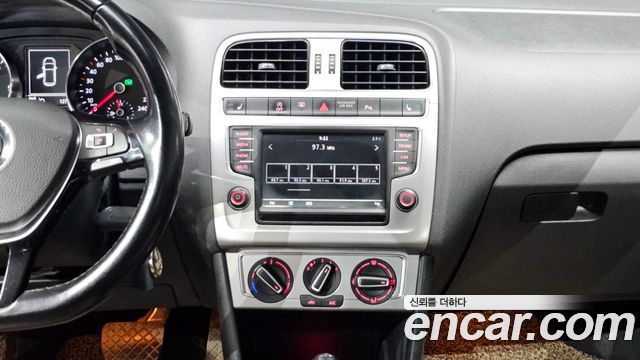 Volkswagen Polo 2015 — photo 14