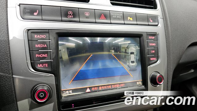 Volkswagen Polo 2015 — photo 15
