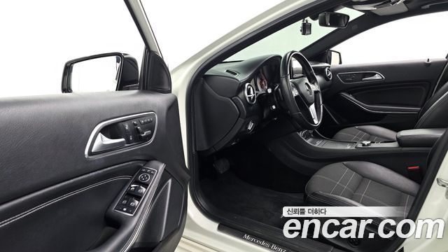Mercedes-Benz A-Class 2015 — photo 11